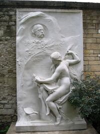 Памятник Гюставу Флоберу, 1890&nbsp;год. Автор&nbsp;— Анри-Мишель-Антуан Шапю.