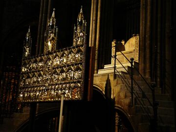 Алтарная преграда и трон Карла Великого