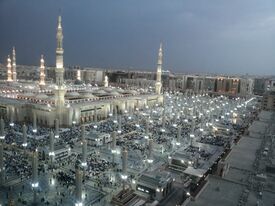 المسجد النبوي الشريف والصورة مأخوذة من الدور الرابع عشر فندق أنوار المدينة موفينبيك.jpg