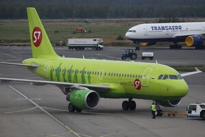 VQ-BQW Airbus A319 S7 (8138470334).jpg