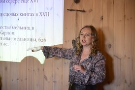 Julija Tolmačova sanelemas Kindahan kyläh nähte.