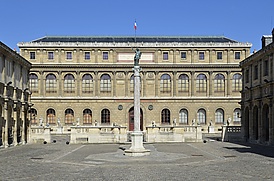 Здание школы на рю Бонапарт, 14 в Париже