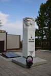 Братская могила советских воинов. Крюково. Памятник Вере Волошиной.JPG