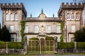 Fachada principal del Pazo de Adai.jpg