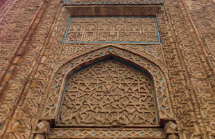 Mömünəxatun türbəsinin giriş portalı.jpg