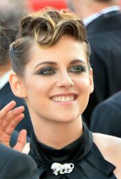 Kristen Stewart Cannes 2018 (cropped).jpg
