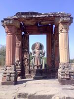 Vishnu temple mandapa at Eran, Madhya Pradesh.jpg