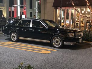 Parked Toyota Century side view.jpg