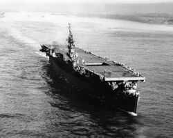 USS Belleau Wood (CVL-24) underway on 22 December 1943 (NH 97269).jpg