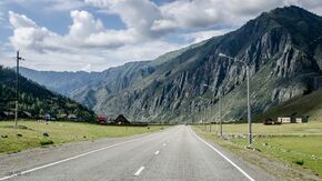 M-52-federal-highway-chuisky-trakt-altai-republic-19-august-2013.jpg
