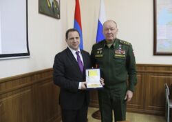 Командующий войсками ЮВО обсудил с главой военного ведомства Армении вопросы планирования совместных учений.jpg