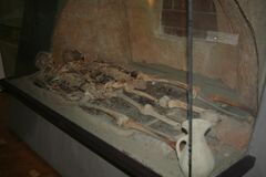 Catacomb burial from Mingachevir (I-VII cc.).jpg