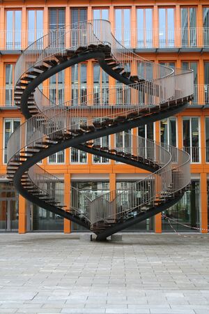 Endlose Treppe KPMG Muenchen.JPG