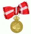 Gouden Koninklijke Beloningsmedaille met Kroon van Denemarken Margarethe II.gif