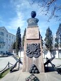 Памятник герою украинского Севастополя - panoramio.jpg