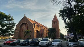 Holy Trinity Church 03.jpg