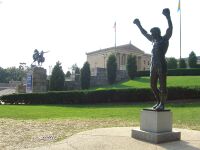 9.26.06RockyStatueByLuigiNovi2.jpg