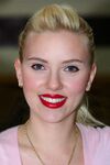 Scarlett Johansson in Kuwait 01b.jpg