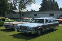 1975 Chrysler Town & Country (18348439525).jpg