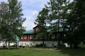 AlexandrovKremlin AbbotHouse.JPG