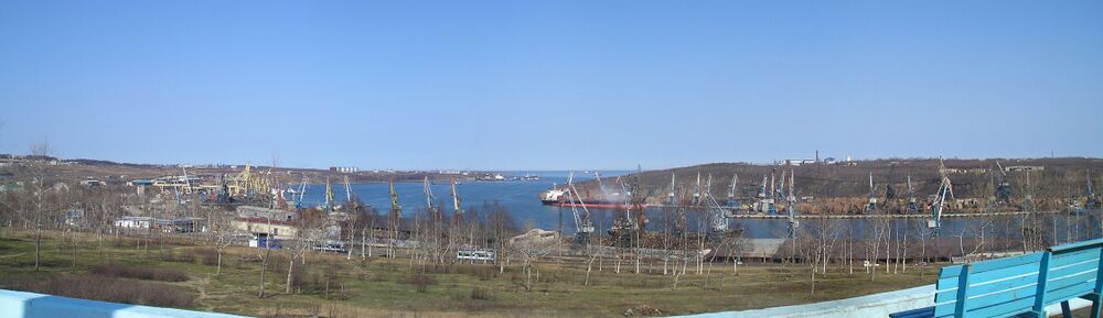 Панорама части порта Ванино со смотровой площадки (от Дома культуры)