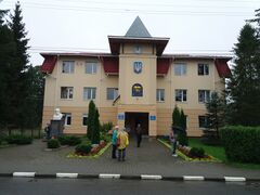 Пам'ятник в центрі селища.jpg