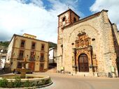 Plaza de la Iglesia de Orcera.jpg