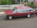 Mercedes-Benz W123T (230 TE) wine red.jpg