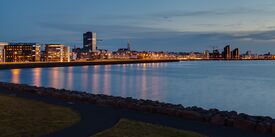 Vista de Reikiavik desde el Paseo de la Bahía, Distrito de la Capital, Islandia, 2014-08-13, DD 162-164 HDR.JPG
