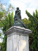 A statue of Queen Isabel II in Intramuros.jpg
