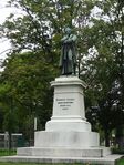Сегедесэ Андраш Дугонич сёрмадеентень кеврунго (паметник)