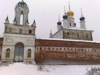 Yakovlevsky-monastery-rear-view-winter.jpg