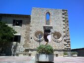 Majorque Estellencs Carrer Siquia Sculpture Mariano Navares - panoramio.jpg