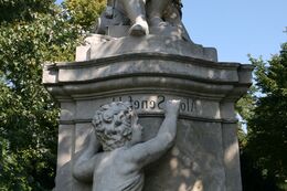 Denkmal Alois Senefelder - Spiegelschrift.jpg