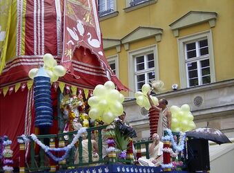 Ratha Yatra Wroclaw Brahmins 2010.jpg