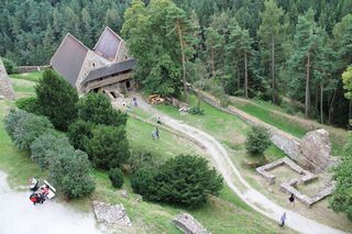 Velhartice, hrad (2013-08-13; 11).jpg