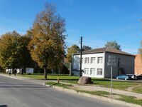 Žiežmariai, prie seniūnijos.JPG