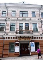 Музей Арсеньева, главная экспозиция, центральный вход, 2012-06-21.jpg