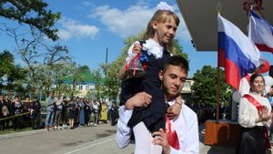 Последний звонок в средней школе № 1 п. Советский, 2022, 02.jpg