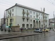 Гуртожиток технікуму залізничного транспорту (Філія АКБ Приватбанк).JPG