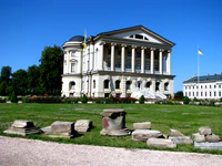 Виставка біля палацу Розумовського у Батурині.jpg