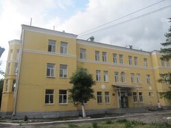 Поликлиника № 6 слева улица Авиастроителей 3 Саратов.jpg