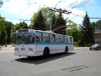 Trolleybus ZiU (Trolza)-682G00 - 143 at intersection of Stefan cel Mare str and 1 mai str.jpg