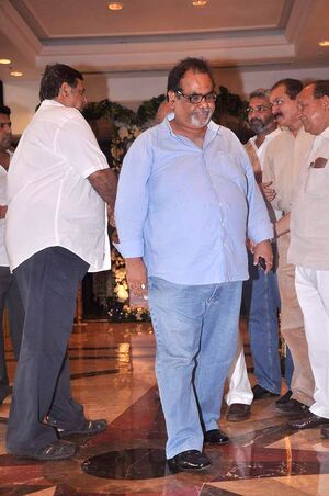 Satish Kaushik at Rajesh Khanna's prayer meet 37.jpg