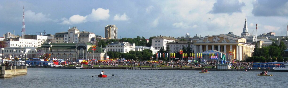 Вид на Красную площадь с Чебоксарского залива в День Республики, 24 июня 2011 г.