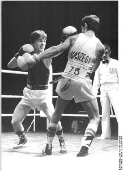 Bundesarchiv Bild 183-1985-1005-015, Jochen Födisch, Robert Isaszegi.jpg
