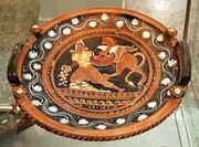 Apulian red-figure Patera by the White Saccos Painter, Antikensammlung Kiel B 558.jpg