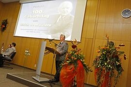 Festakt und Buchpräsentation zum 100.Geburtstag von General Ulrich de Maizière (6780217856).jpg