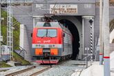 2ES5K-146 entering Stalin's tunnel.jpg