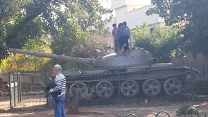 T-62 tank in Petah-Tikva.jpg
